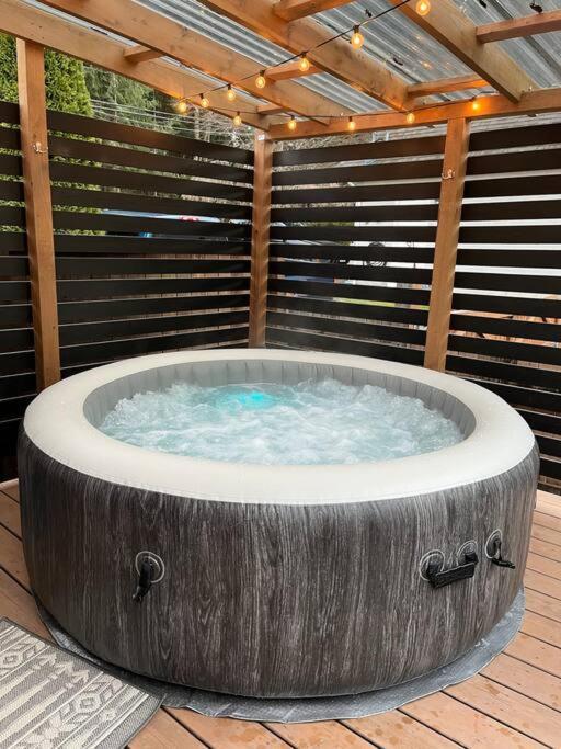 دانكن Modern Studio With Soft Tub And Mountain Views - Ratcliffe Guest Suite المظهر الخارجي الصورة